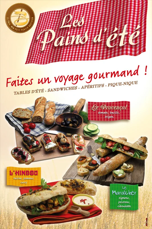 Affiche publicitaire Les Pains d'été présentant une variété de pains garnis, sandwiches et bruschettas sur des planches en bois