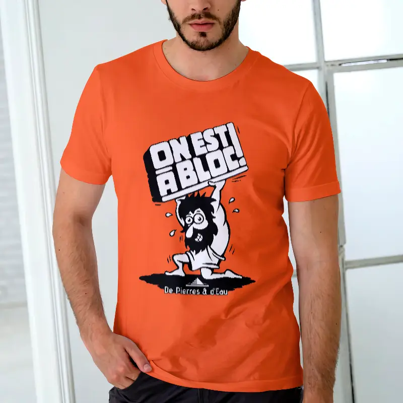 T-shirt orange porté avec illustration et texte ON EST À BLOC !